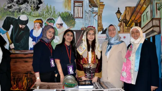 TÜBİTAK 4006 Bilim Fuarı Arif Çeler Kız Anadolu İmam Hatip Lisesi'nde gerçekleşti