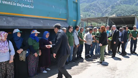 Büyükşehir Yönetimi Çalışanlarla Bayramlaştı