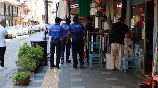 Büyükşehir'den Ahmetli'de Kaldırım İşgallerine Denetim