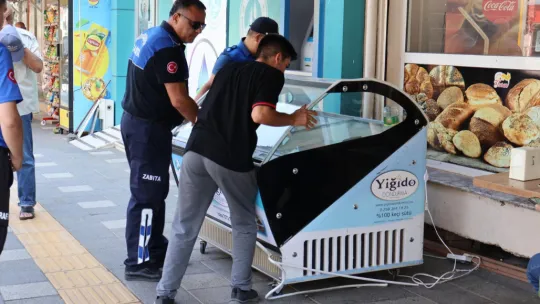Büyükşehir'den Ahmetli'de Kaldırım İşgallerine Denetim