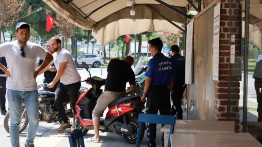 Büyükşehir'den Ahmetli'de Kaldırım İşgallerine Denetim