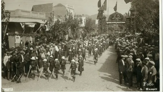 Fotoğraflarla Turgutlu'da Bayram Kutlamaları