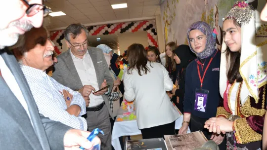 TÜBİTAK 4006 Bilim Fuarı Arif Çeler Kız Anadolu İmam Hatip Lisesi'nde gerçekleşti