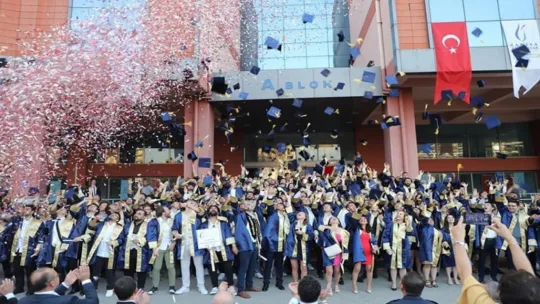 Teknoloji Fakültesi'nin mezuniyet töreni coşkuyla kutlandı