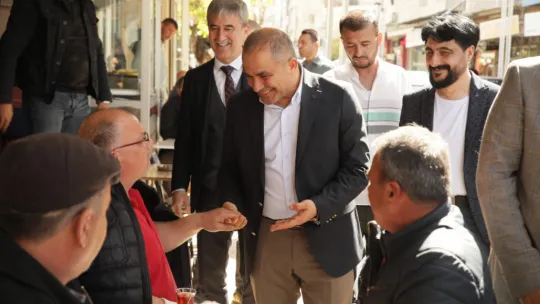 Projeleri ve hedefleriyle vatandaşın umudu oldu: Manisa Ali Uçak'ı bağrına bastı