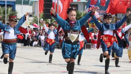 Turgutlu'da 23 nisan ulusan egemenlik ve çocuk bayramı kutlandı