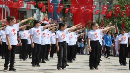 Turgutlu'da 23 nisan ulusan egemenlik ve çocuk bayramı kutlandı