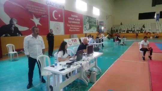 İzmir'e Kick Boks yapan sporcular Damga Vurdu