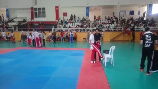 İzmir'e Kick Boks yapan sporcular Damga Vurdu