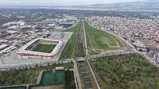 Irlamaz Vadisi'nin ikinci etabının ilk adımı dere temizliğiyle başladı