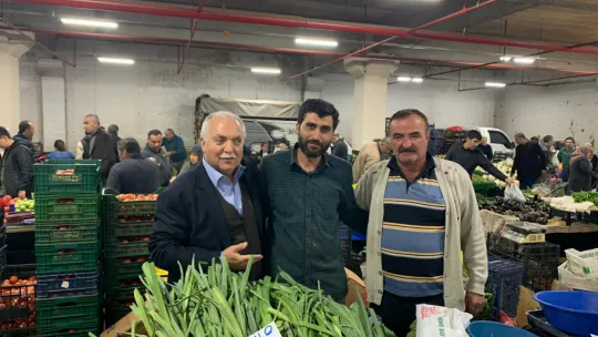 Başkan Adayı Orhan, 'Cumartesi Pazarını Ziyaret Etti'