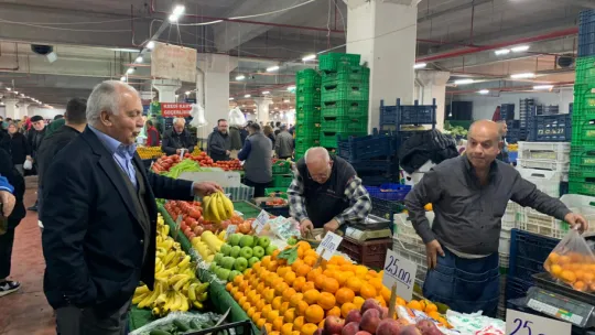 Başkan Adayı Orhan, 'Cumartesi Pazarını Ziyaret Etti'