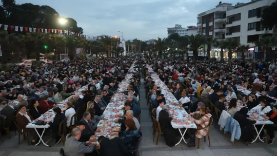 Ramazan'ın Bereketi Büyükşehir'in İftar Sofrasında Paylaşıldı