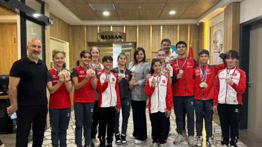 Manisa BBSK'lı Milli Sporcular Başkan Ferdi Zeyrek'in konuğu oldu