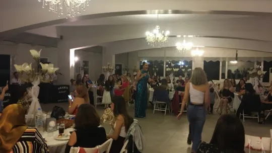 Almina ile Turgutlu'da muhteşem bir gece geçirdiler