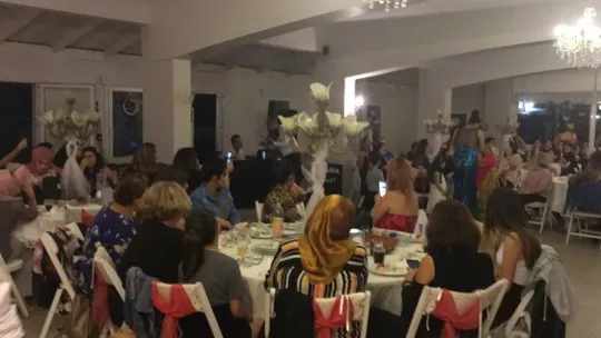 Almina ile Turgutlu'da muhteşem bir gece geçirdiler