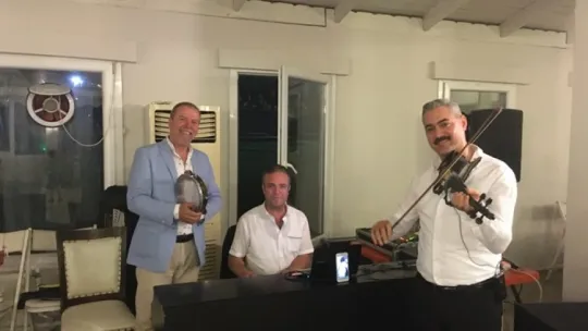 Almina ile Turgutlu'da muhteşem bir gece geçirdiler