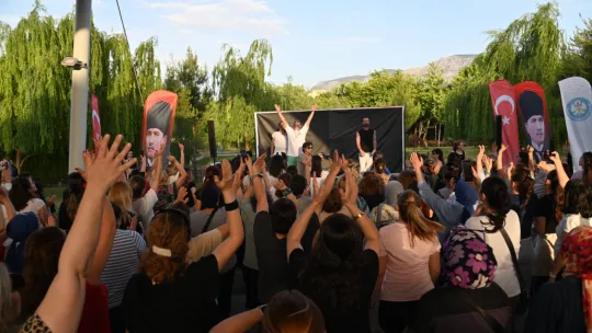 Manisa'da Gençlik Haftası Coşkusu Dans ve Sporla Yaşandı