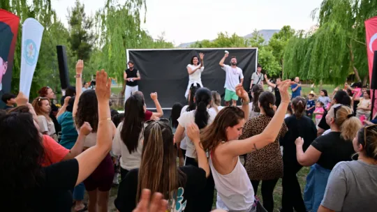 Manisa'da Gençlik Haftası Coşkusu Dans ve Sporla Yaşandı