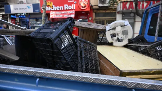 Manisa'da Kaldırımlar Vatandaşa Geri Veriliyor