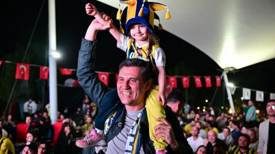 Manisalılar Finali Başkan Zeyrek'le Birlikte İzledi