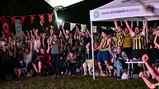 Manisalılar Finali Başkan Zeyrek'le Birlikte İzledi