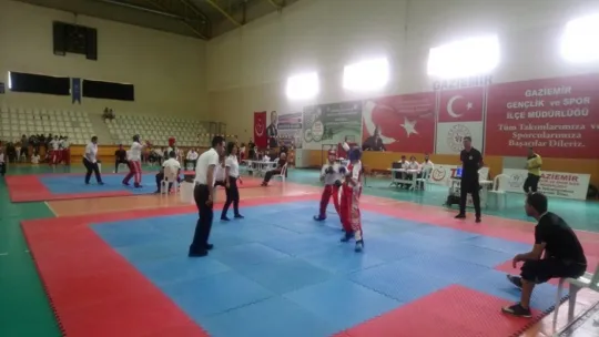 İzmir'e Kick Boks yapan sporcular Damga Vurdu