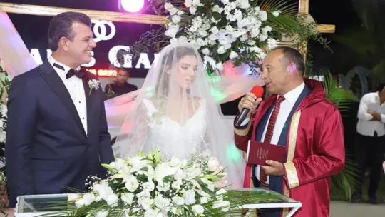 Serhat ve Melin çiftinin nikah işlemlerini Başkan Akın kıydı