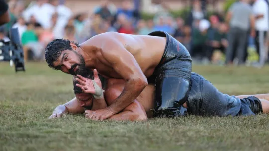 Turgutlu Belediyesi Yağlı Güreşlerinde Kırkpınar Havası