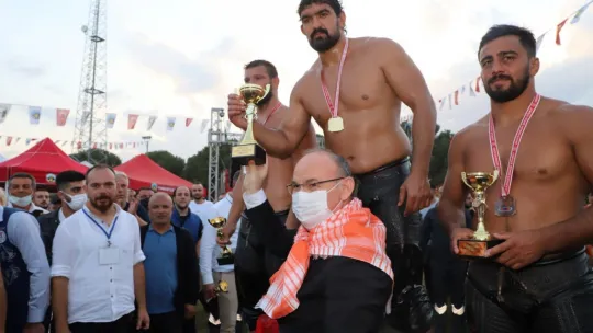 Turgutlu Belediyesi Yağlı Güreşlerinde Kırkpınar Havası