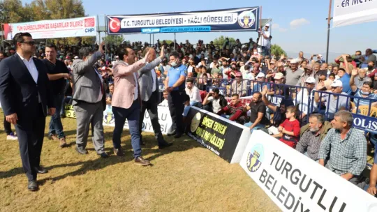 Turgutlu Belediyesi Yağlı Güreşlerinde Kırkpınar Havası