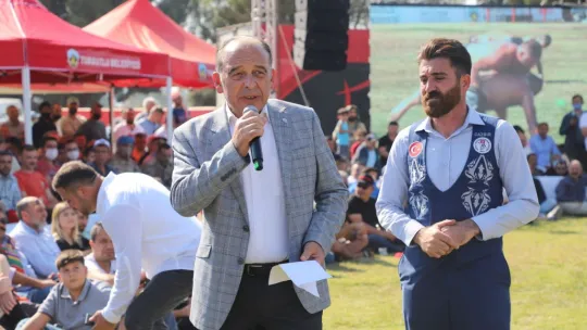 Turgutlu Belediyesi Yağlı Güreşlerinde Kırkpınar Havası