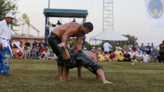 Turgutlu Belediyesi Yağlı Güreşlerinde Kırkpınar Havası