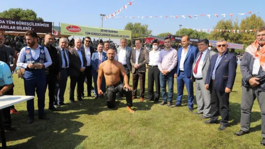 Turgutlu Belediyesi Yağlı Güreşlerinde Kırkpınar Havası