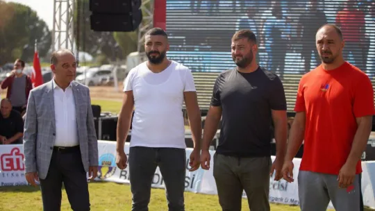 Turgutlu Belediyesi Yağlı Güreşlerinde Kırkpınar Havası