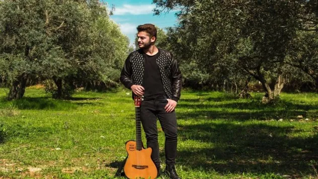 23 yıla 500 şarkılık repertuvar ve 4 enstrüman sığdırdı