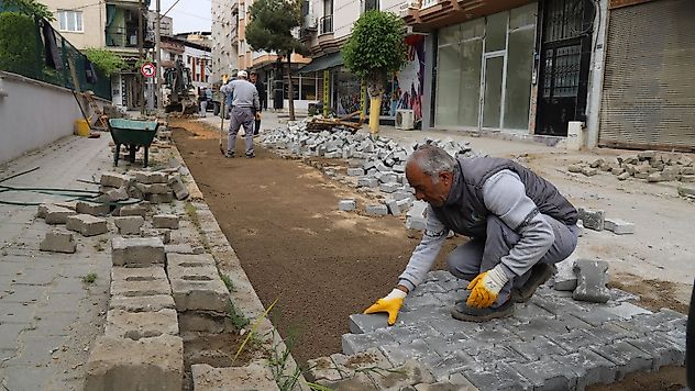 Turgutlu Belediyesi Çalışıyor Kentin Her Noktası Yenileniyor