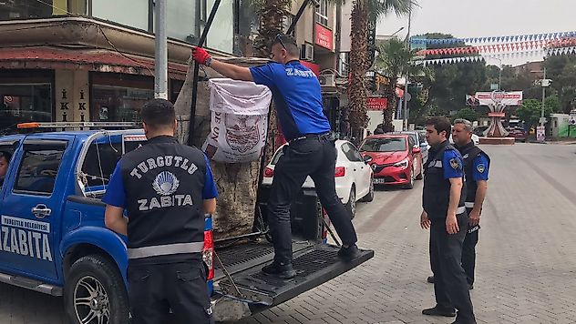 Turgutlu Zabıtasından Yetkisiz Atık Toplayanlara Yönelik Denetim