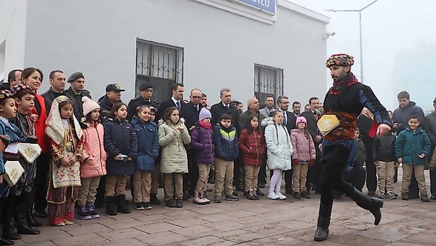 Atatürk'ün Turgutlu'ya Gelişinin 101. Yıldönümü İlçemizde Düzenlenen Törenle Kutlandı