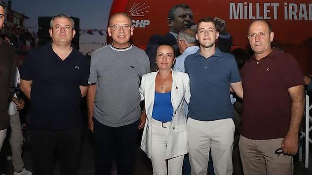 Başkan Akın, CHP'nin Aydın mitinginde: 'Efeler diyarı Aydın'dayız, dimdik ayaktayız'