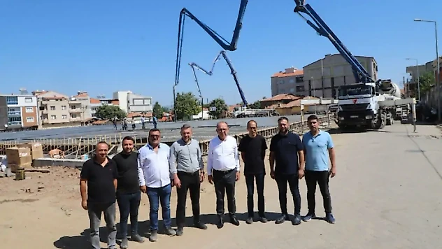 Başkan Akın'dan Beton Atma Çalışmasının Yapıldığı Cuma Pazarı'nda İnceleme
