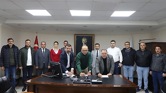 Başkan Akın Personelin Yüzünü Güldürecek İmzayı Attı