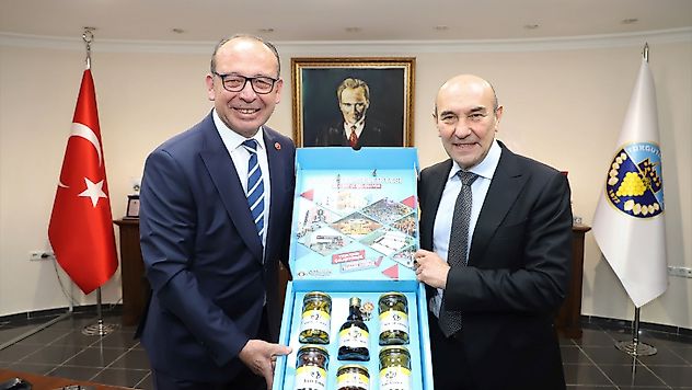 Başkan Akın ve Başkan  Soyer Turgutlu'da Bir Araya Geldi