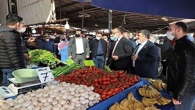 Başkan Akın ve Milletvekili Başevirgen Yeni Haftaya Pazartesi Pazarında Başladı