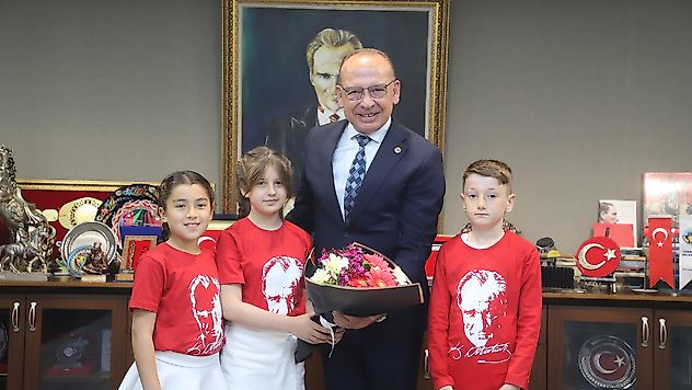 Başkan Çetin Akın, Koltuğunu Minik Başkanlara Devretti