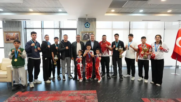 Başkan Dutlulu'ya Kick Boks Heyetinden Ziyaret