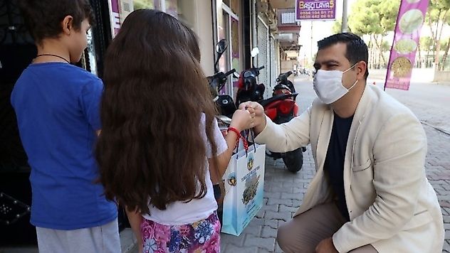 Başkan Yardımcısı Fırat Honaz Öğrencileri Tabletlerle Buluşturdu