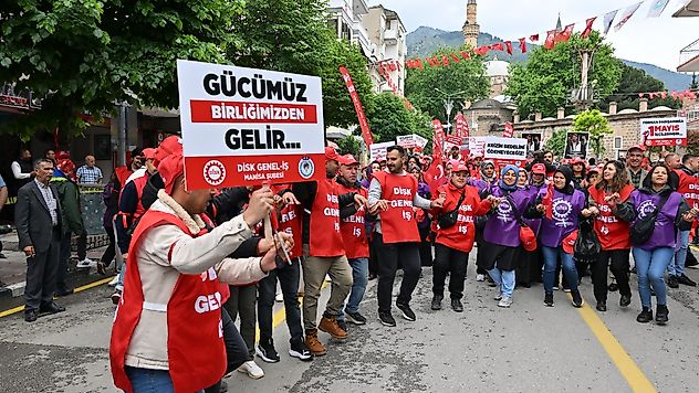 Başkan Zeyrek 1 Mayıs'ta emekçilerle omuz omuza yürüdü