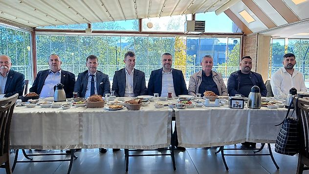Bülent Ayhan, Turgutlu'da muhtarları kahvaltıda bir araya geldi