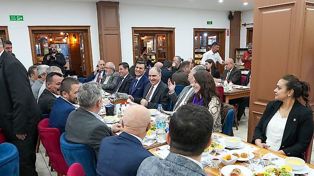 Büyükşehir Belediyesi Meclis Üyeleri İftar Sofrasında Buluştu